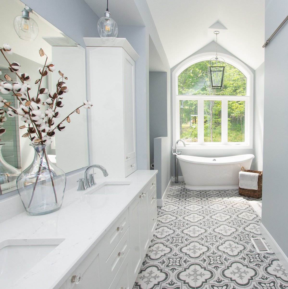 Bathroom goals ! beautifully designed , what do you guys think of the floor tile ?

Photo by : <a href="/Nat_Mireault/">Natalie Mireault photography</a>