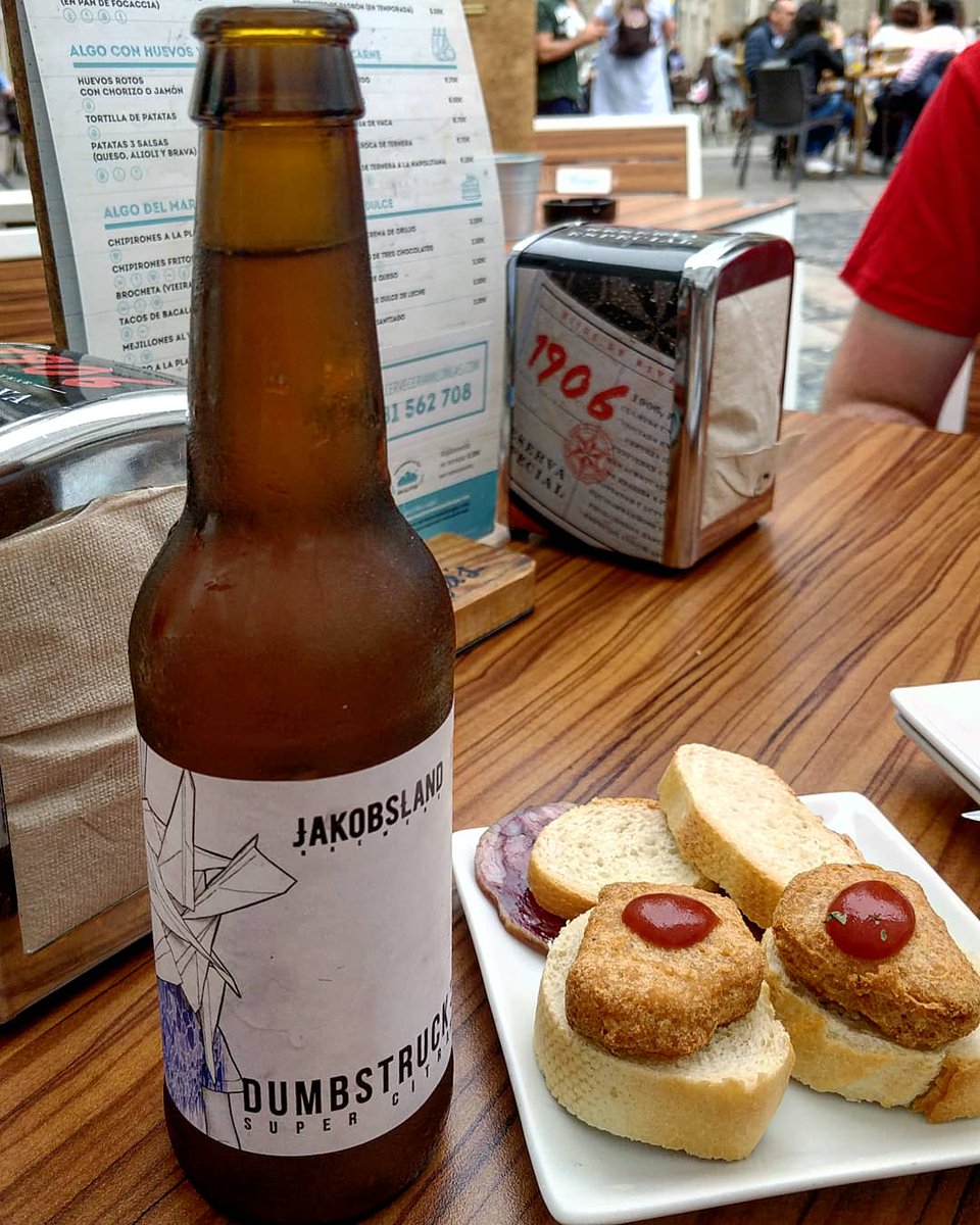 tamasbocsi's tweet photo. One of the best places for #beer in #Galicia is #CerveceraKels...also great  are #Malte and #CanecaFurada with some excellent selection of craftbeers...in #santiagodecompostela try the local #Jakobsland
#craftbeer #beer #paleale #indiapaleale #ipa #craftbeerspain #cervecerakels https://t.co/AjJLtTOd7r