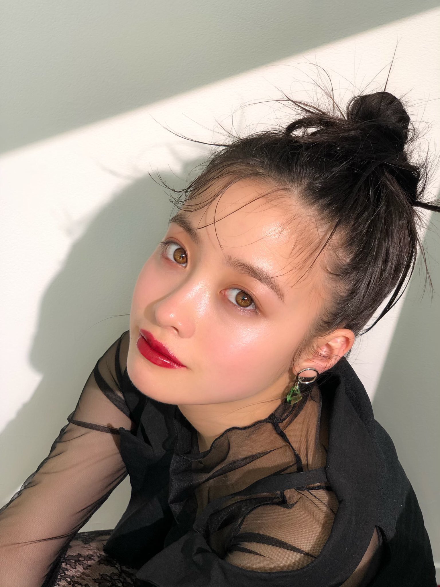 わきこ 在 Twitter 上 橋本環奈氏 アイドル時代の写真見てたら顔にほくろたくさんあったから あぁ除去 したんだなーと思ったら最近のでもすっぴんの写真はほくろ写ってる けどほくろの位置昔と若干違うから除去したあとまた新たにこんなにたくさんほくろ出現したのか わきこ 在 Twitter 上 橋本環奈氏 アイドル時代の写真見てたら顔にほくろたくさんあったから あぁ除去 したんだなーと思ったら最近のでもすっぴんの写真はほくろ写ってる けどほくろの位置昔と若干違うから除去したあとまた新たにこんなにたくさんほくろ出現したのか