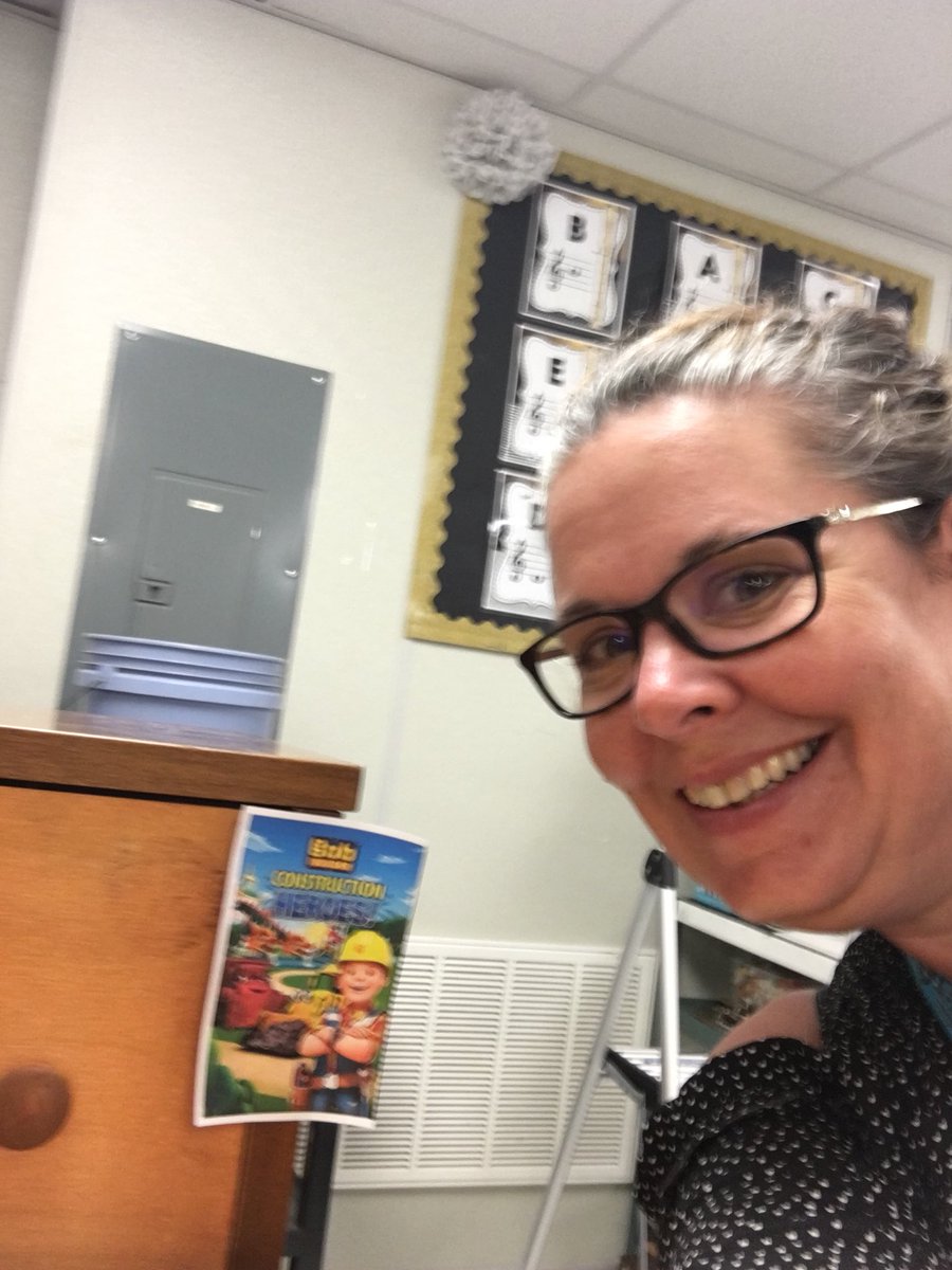 BtbestBest's tweet photo. Team 4 finds  another movie card @connmagnet #ECEA19 #CONNCRAWL https://t.co/ltNhO5eI2c