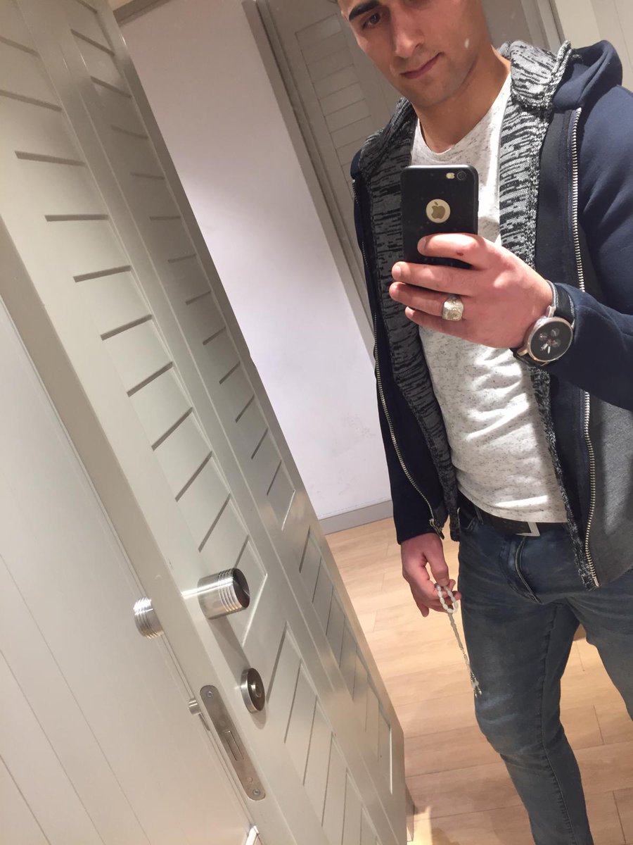 Sokaklar Tek Bir Şey Öğretir Sana Çocuk
Korkarsan Kaybedersin..!