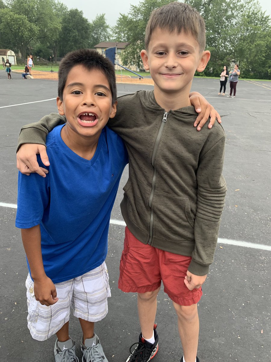 teamtibbs203's tweet photo. New friendships at Einstein makes this teacher’s heart happy! 😊#Weare54 #EinsteinStrong #einsteinowls https://t.co/2h2EdUqMMw