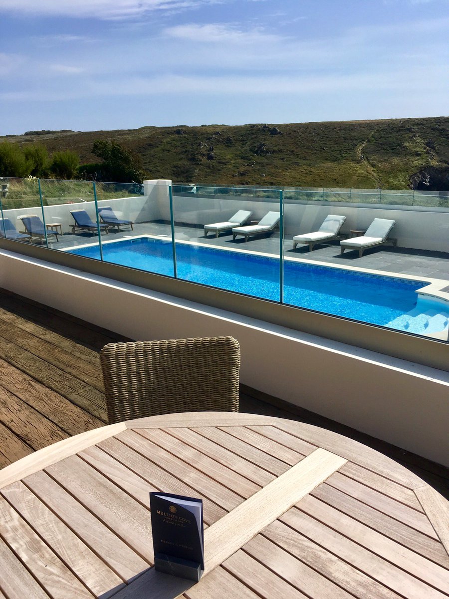 Goodfooddrink's tweet photo. Feeling totally chilled after wonderful afternoon @mullioncove enjoying the new spa @madeforlife_  #organic #localproduce 🥰 #mullionaire #SpaWithAView #Cornwall💕 @ILoveCornwallUK https://t.co/yFbjZaM40Z