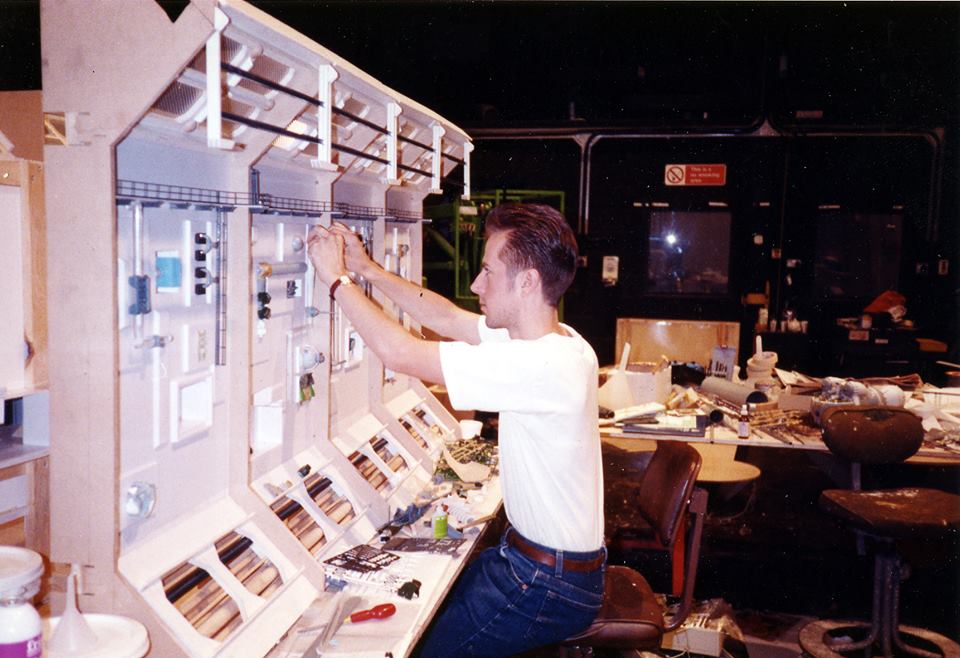 Reddwarfzone's tweet photo. The Model Unit constructing Red Dwarfs Docking Bay. #Reddwarf #Modelunit #RDbehindthescenes #Starbug https://t.co/LHbQffqIjK
