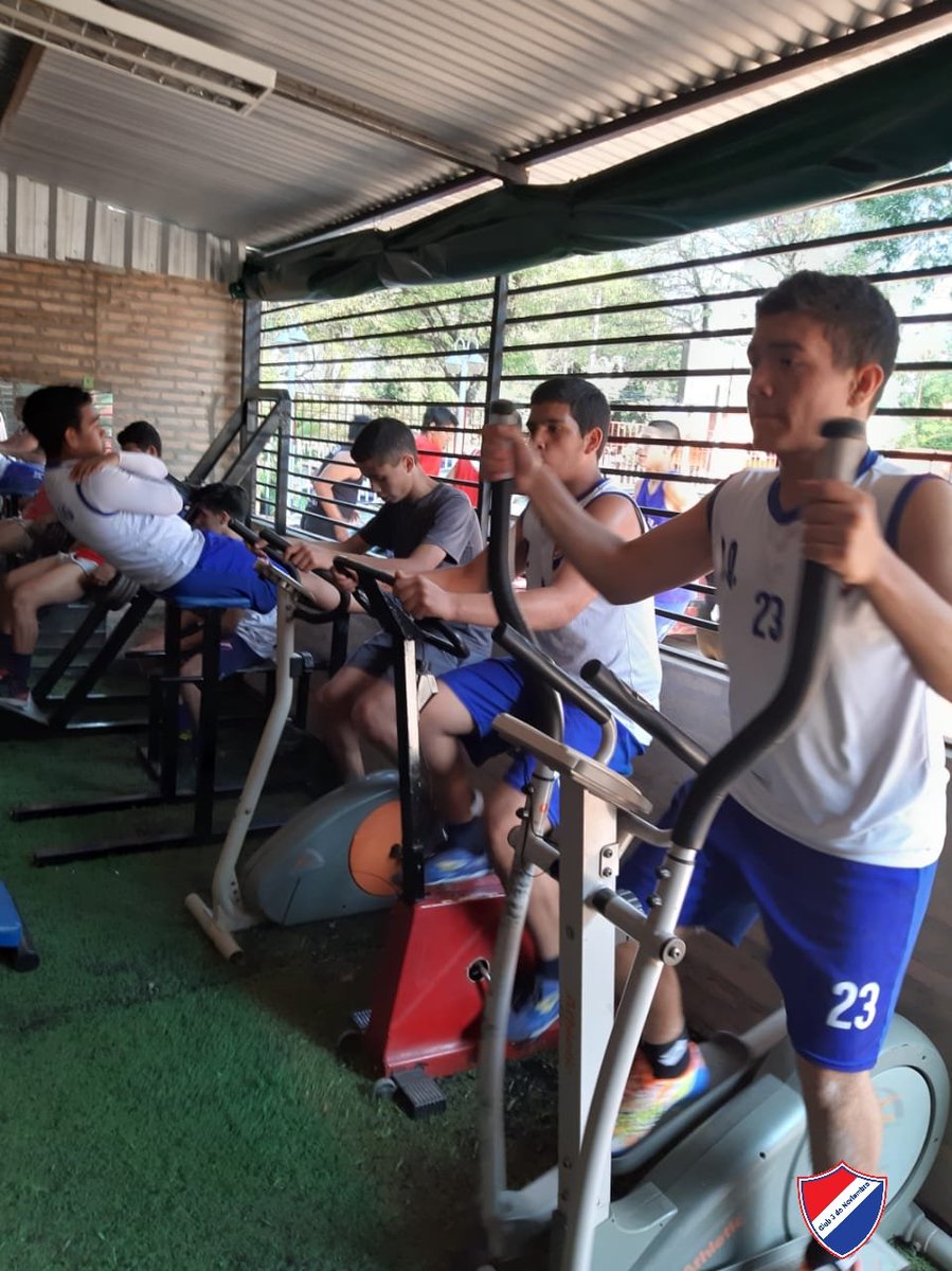 #Formativas
Arrancaron los ejercicios de preparación para la segunda rueda, la Categoría Sub 16 y 18 se movilizaron en el gimnasio del Club bajo la dirección del preparador físico el Prof. José Centurión.
#VamosTrico 🔴⚪🔵