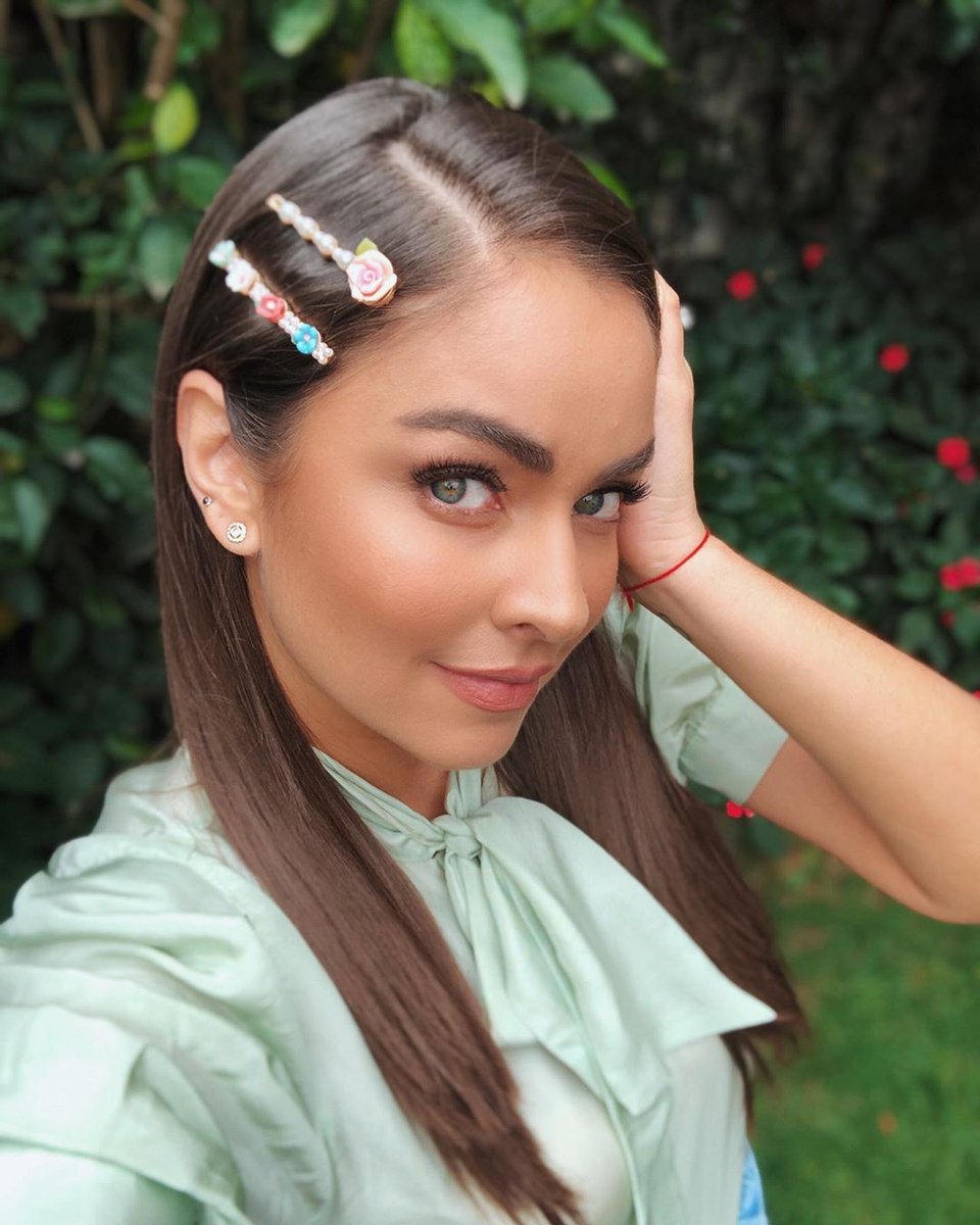 badpostclaudia's tweet photo. I love this look 💚 @claudia3martin https://t.co/5GY6aDtG2S