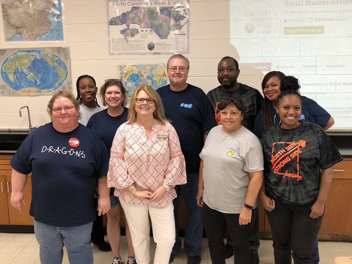 sherill_bateman's tweet photo. ECPS teachers GoOpenNC this year! #AmplifyECPS #ecpsconvo19 https://t.co/vqOd3I96NV
