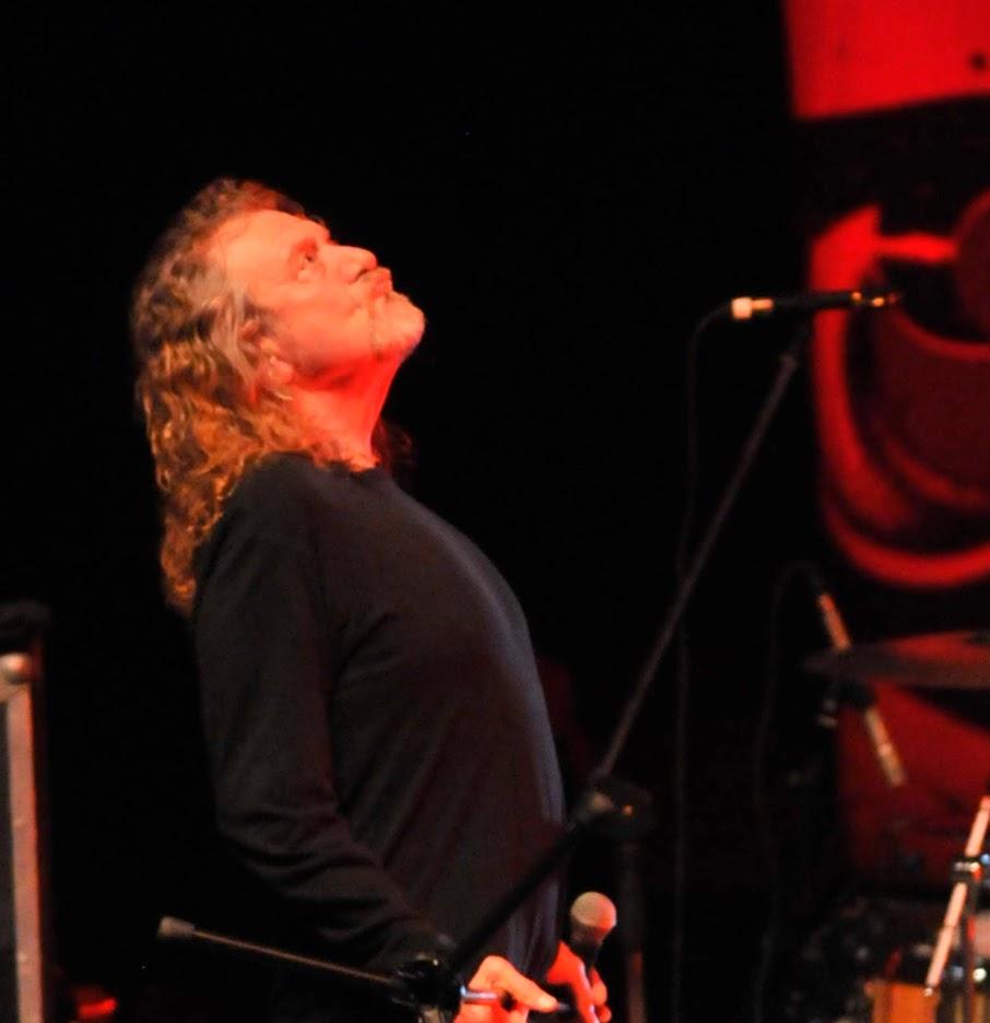 Robert Plant hoy cumple 71 años. Cantante de Led Zeppelin,  es de los mayores exponentes del rock internacional y estuvo en Córdoba en 2012. La crónica de @VOScomar bit.ly/2HiCVFn