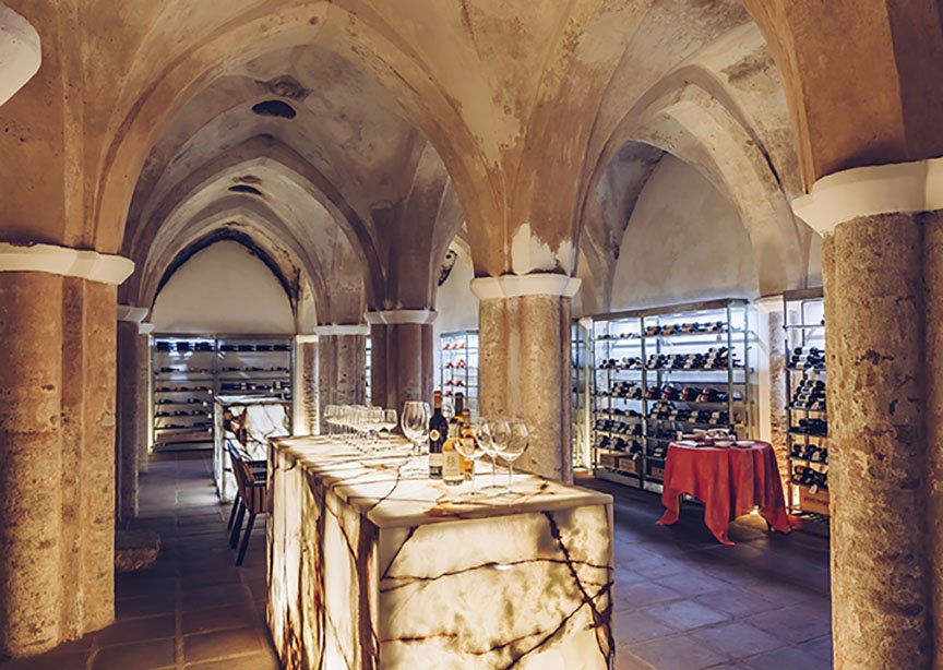 ClassicJrneys's tweet image. Our #HotelHighlight of the week is the beautiful @conventodoespinheiro located in Évora, Portugal. This stunning five-star resort is renovated from an 1834 monastery and was rated one of the best hotels in Portugal by @travelandleisure 😍 bit.ly/2P2bdCW