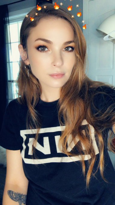 At least my makeup is cute today https://t.co/fttU2i0Pxn