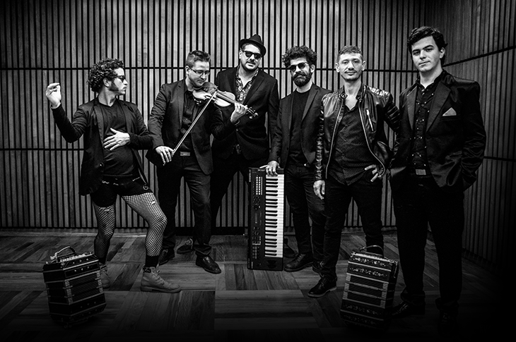 libertadpalacio's tweet photo. #Tanghetto celebra, el próximo jueves, los quince años de su debut discográfico con Emigrante (electrotango), que le valió el disco de platino, la primera nominación al Grammy Latino y giras internacionales. 

Conocé más en https://t.co/TXaCVpvWDA https://t.co/7CIK3ESBw2