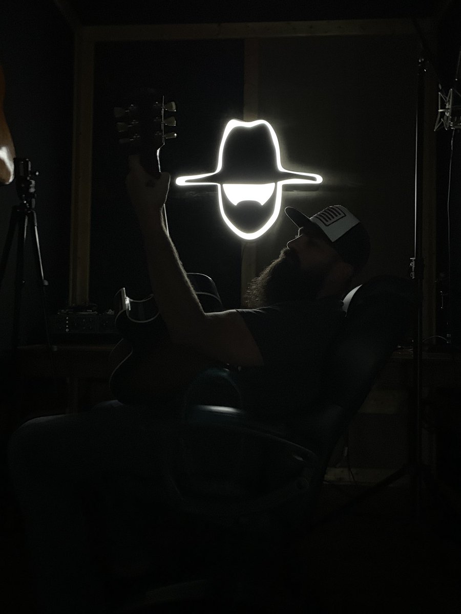 demunjones's tweet photo. Who wants a bad ass Demun light?
Enter here to win: https://t.co/2YbjEV3sF0
@Spotify https://t.co/cflos1mwlI
