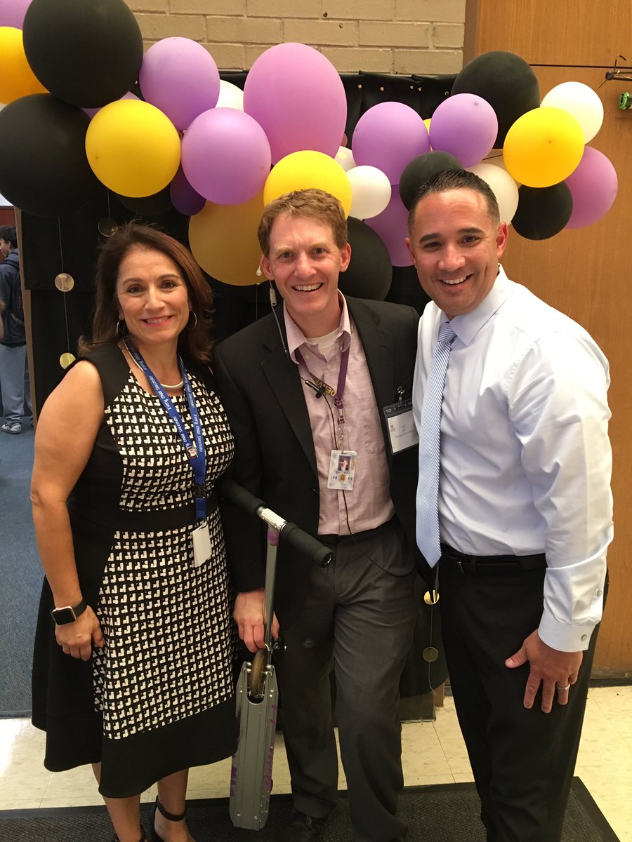 dps_k12's tweet photo. Shout out to @DenverNorthHigh and Principal Scott Wolf, with Supt. @SusanaCDenver and Deputy Supt. @Ramirez050. Go Vikings! #welcomebackDPS https://t.co/tAXeszLZM0