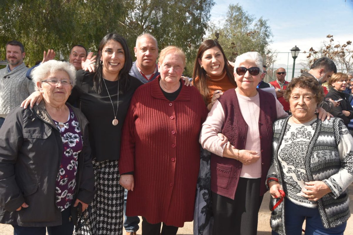 Intendenta <a href="/KarlaEnAccion/">Karla Rubilar Barahona</a> junto a autoridades locales y regionales encabezó lanzamiento del Programa Lavado y Aspirado de Calles para 29 comunas de la #RMdeTodos. La iniciativa financiada por el #GoreRM permitirá la limpieza de de 46.800 km de vías al año #StgoLoCuidamosTodos