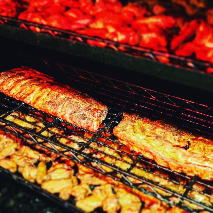 SheffieldsBBQ's tweet photo. BBQ time! Come and get it! Don’t forget to ask about our $5 @TwoBrothersBeer drafts!
#Eeeeeats #BBQ #Smokeemifyougotem #TuesdayMotivation #Everybodyin #Cubs #Lunch #LunchIdeas #Lakeview #wrigleyville #DiningOutGuide #Ribs #Meat #MeatLover https://t.co/W3Cy0Gf9aR
