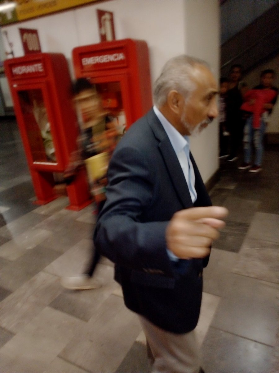 TUTANCABRON4's tweet photo. @MetroCDMX  me podrán apoyar con este disque operador de metro ya que abrió y cerro la puerta le pego a mi hija en la estación Zapata dirrección Mixcoac https://t.co/8EH4k50iS3