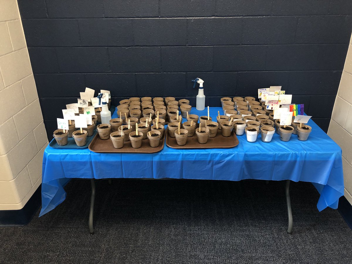 GeggieElemAP's tweet photo. The view at the end of the 3rd grade hallway. Let the science begin!!#WeAreGeggie #GeggieLearns https://t.co/BVtBB7Ag4s