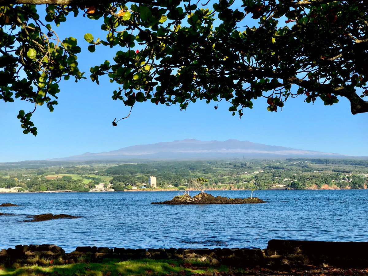 MaxOshiro's tweet photo. Good morning Mauna Kea

#hilobay #tuesdaymotivation https://t.co/gz4qpcyHC5