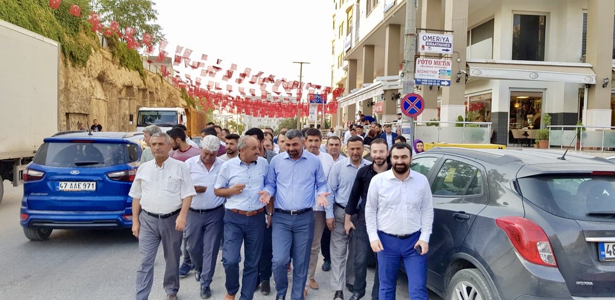 İl Yönetim Kurulu Üyeleri, İl Kadın Kolları Üyeleri ve İl Gençlik Kolları Üyelerinden oluşan heyet eşliğinde, Mardin Valisi/Büyükşehir Belediye Başkan V. Sayın Mustafa Yaman'a hayırlı olsun ziyaretinde bulunduk. <a href="/Akparti/">AK Parti</a> <a href="/akpartimardin/">AK Parti Mardin</a> <a href="/akkadin_mardin/">AK Kadın Mardin</a> <a href="/AKGenclikMardin/">AK Gençlik Mardin</a> <a href="/MustafaYMN/">Mustafa Yaman</a>