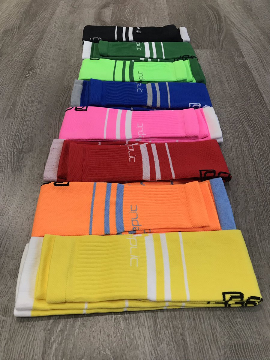 e3rollerskating's tweet photo. Nova temporada, nous colors 🌈🌈🌈 Les mitgetes tubulars combinades amb unes mitgetes normals et permeten tenir doble mitgeta a la cama sense passar calor a la part del peu🦶🏾. Ideals per començar l’època de pretemporada 🏃🏾♂️
#hoqueipatins #rollerskating #e3rollerskating #barcelona https://t.co/a9YGMd7FlU
