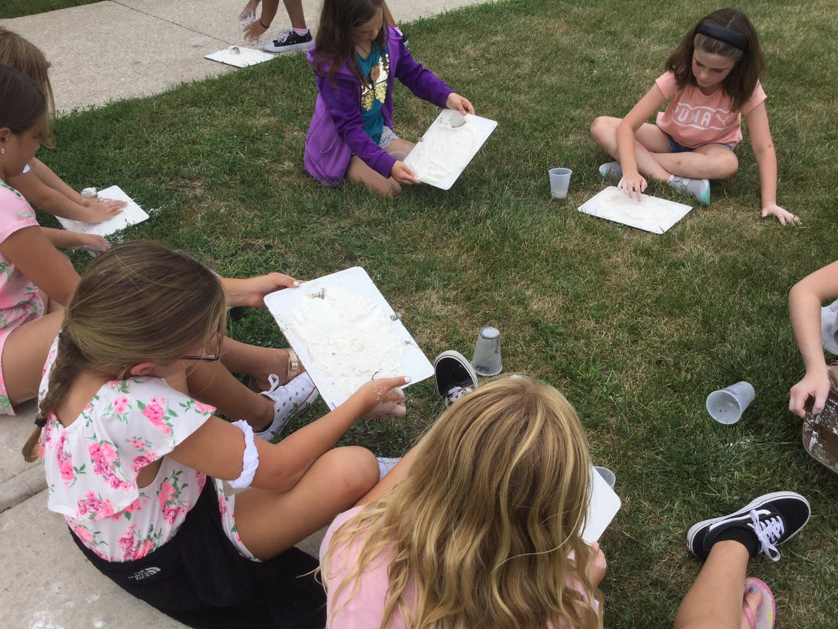 mrsjfourthgrade's tweet photo. Today we made glaciers to see their effect on land. https://t.co/kFeBFMR8cu