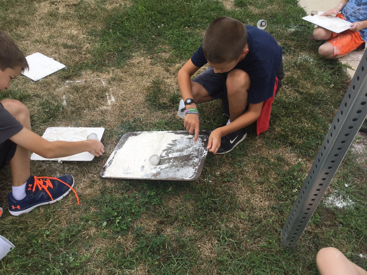 mrsjfourthgrade's tweet photo. Today we made glaciers to see their effect on land. https://t.co/kFeBFMR8cu