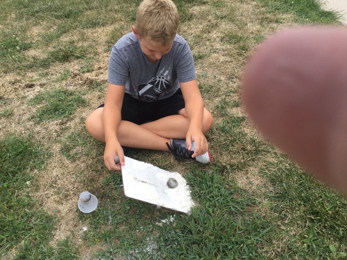 mrsjfourthgrade's tweet photo. Today we made glaciers to see their effect on land. https://t.co/kFeBFMR8cu