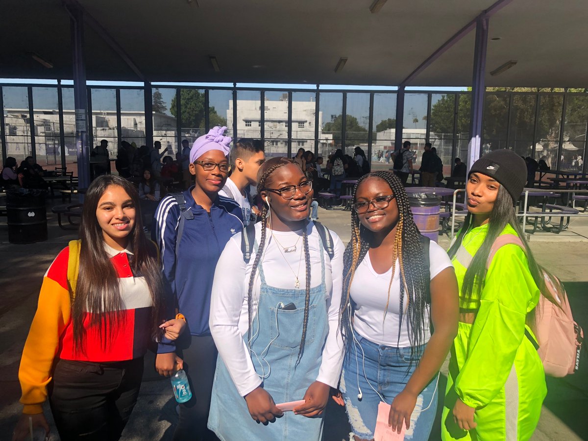 LAPromiseFund's tweet photo. Welcome back to school @LASchools, @WestAdamsPrepHS @arts_hs @lapchs1 #LAPromiseCharterMiddle and #JohnMuirMiddle! We can't wait to see what this year holds for you! 🎉🎊🎈 https://t.co/DUuTabzM0S