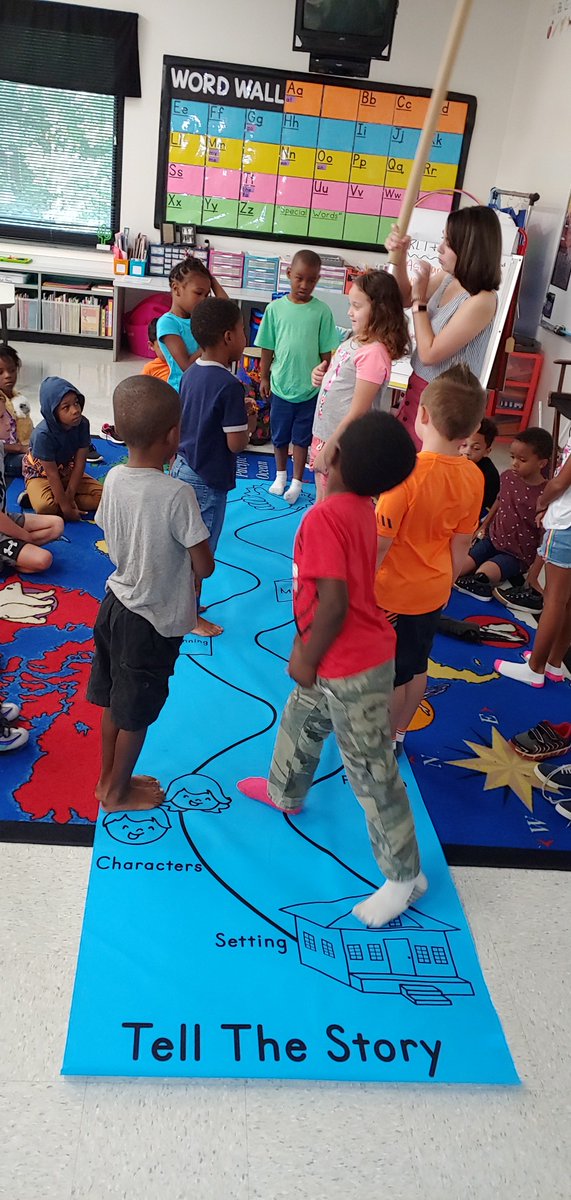 NGE_AplusSchool's tweet photo. 1st Grade is the grade of the week! Check out all the classes hard at work during Language Arts! Students love reading, discussing, and going on story walks!

@ABSSWeb 
#1stGradeRocks #GradeLevelOftheWeek https://t.co/ZIt5M1HqTJ