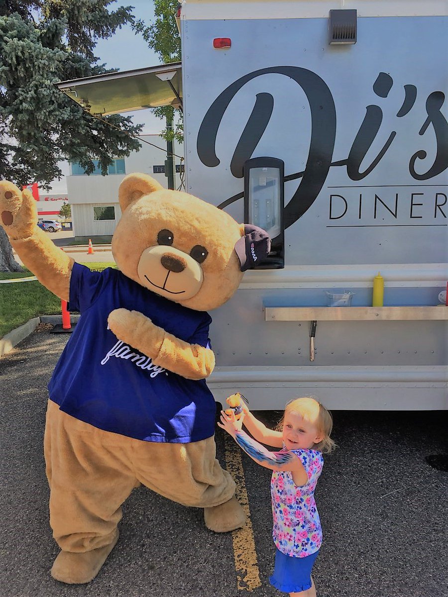AMAcommunity's tweet photo. "My little bear looks just like this big bear!"
So adorable! 😃 🐻
#TeddyBearPicnic #yql #practicallyfamily https://t.co/6i8IHMSKjw