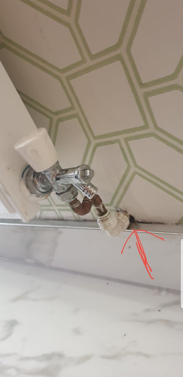 evo_nw's tweet photo. Worries me what some plumbers consider acceptable https://t.co/R7mrO7QCRf