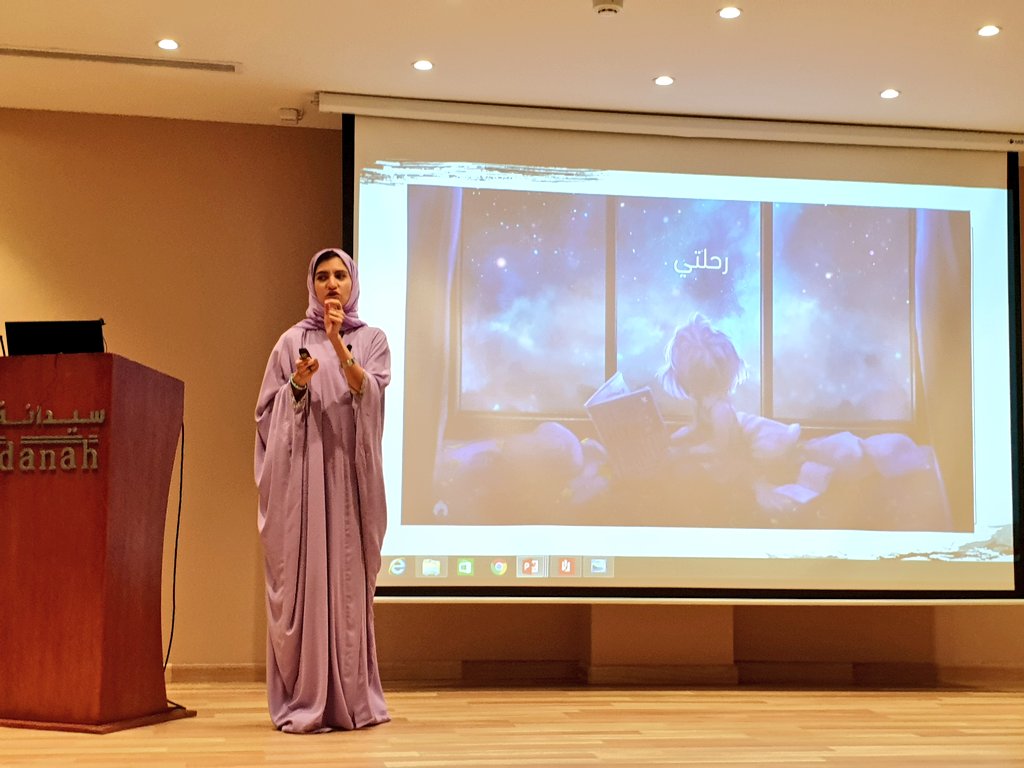 raljidani's tweet photo. الموهوبة في الفن التشكيلي #أميرة_شيخ في ندوة #مركز_سيدانة_الثقافي (@sidanah_ksa) اليوم #الثلاثاء في #جدة #السعودية. https://t.co/nh6tyMQlab