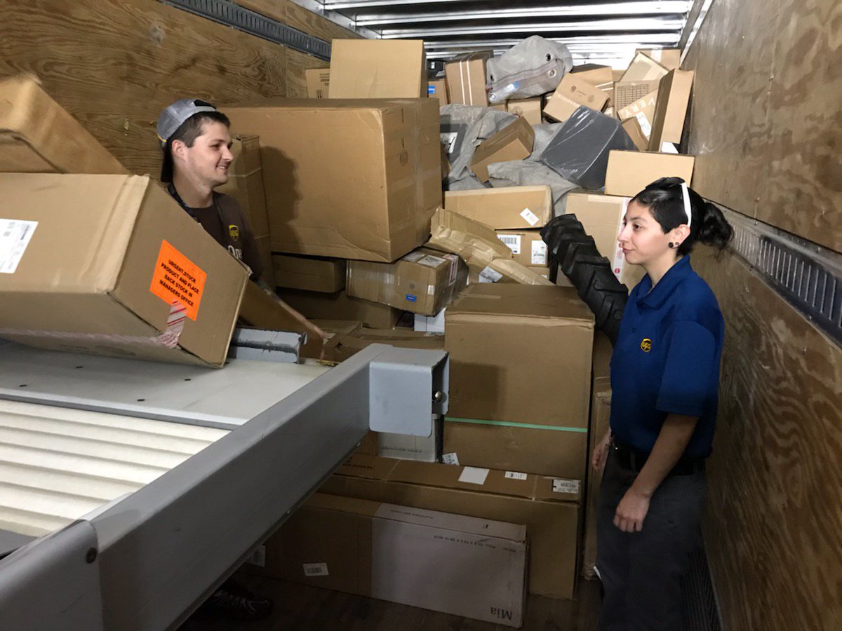 day_lions's tweet photo. #LionsRoar #SafetyFirst #HydrationIsLife #UPSService #LoadStandNation #SleepPower #DaySortShenanigans @Rayna25033145 letting the employees know the importance of being aware of your surroundings to avoid Struck by and against injuries. https://t.co/G4Fn9cfAWz