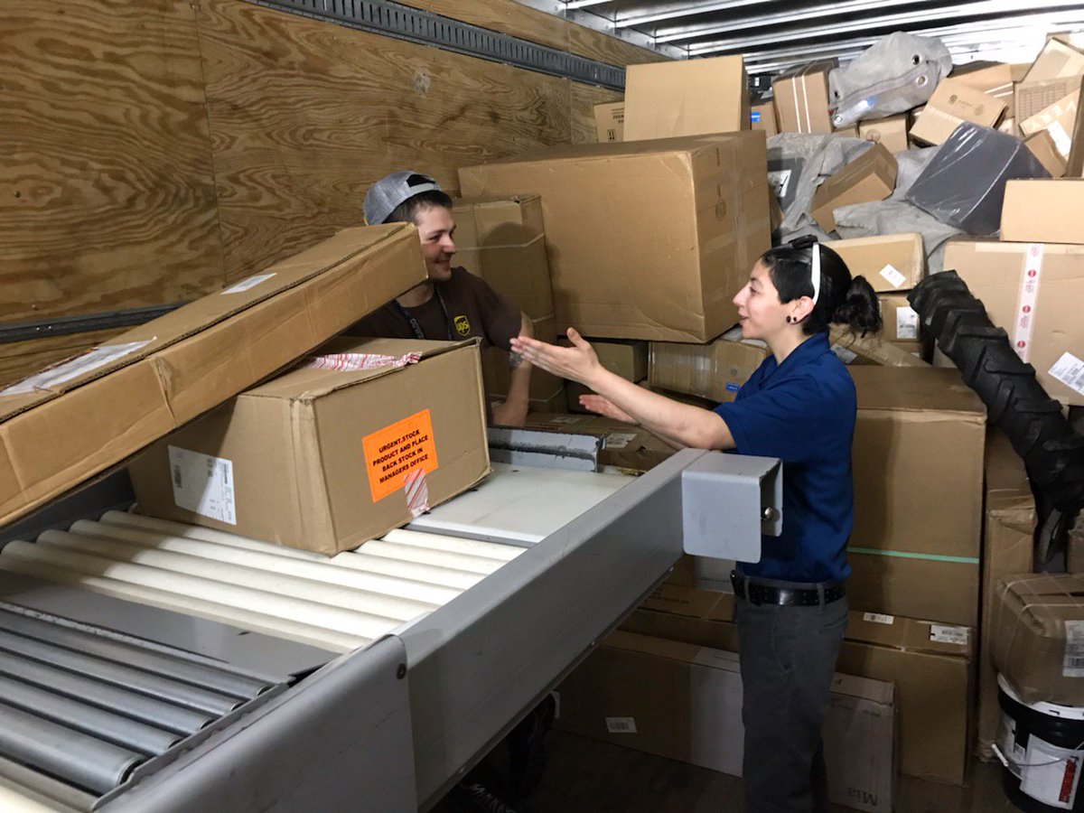 day_lions's tweet photo. #LionsRoar #SafetyFirst #HydrationIsLife #UPSService #LoadStandNation #SleepPower #DaySortShenanigans @Rayna25033145 letting the employees know the importance of being aware of your surroundings to avoid Struck by and against injuries. https://t.co/G4Fn9cfAWz