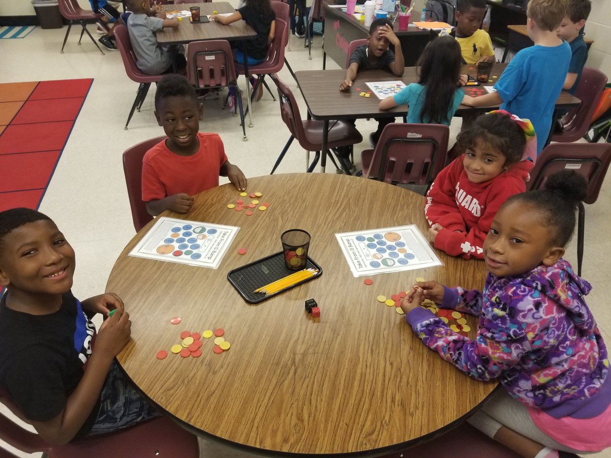 MrsCustance's tweet photo. Fun w/ Friends &amp; Numbers! #MathLabKC ✖➕➖➗ https://t.co/INRr6jkDkX