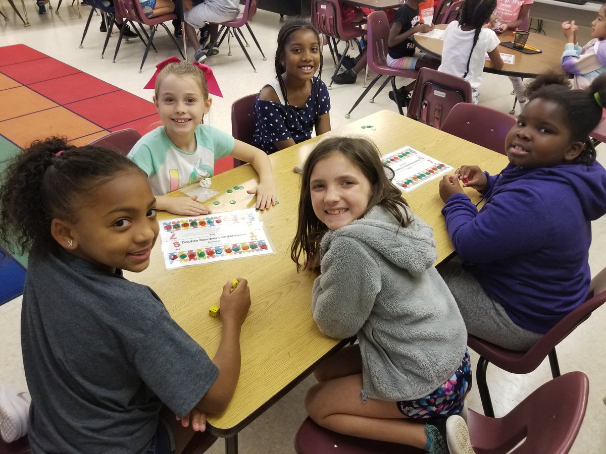 MrsCustance's tweet photo. Fun w/ Friends &amp; Numbers! #MathLabKC ✖➕➖➗ https://t.co/INRr6jkDkX