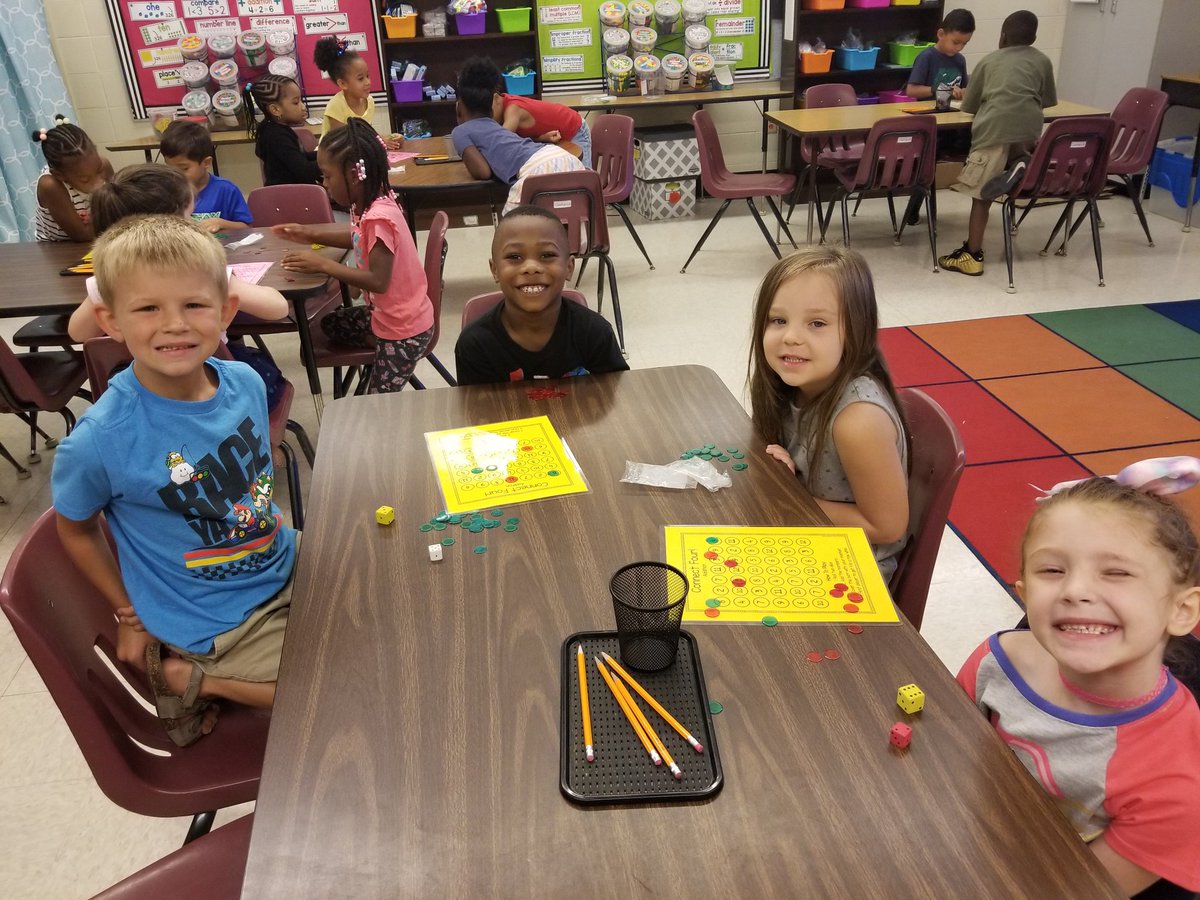 MrsCustance's tweet photo. Smart leaders of all ages! #MathLabKC ✖➕➖➗ @HayesElementary https://t.co/iNCkDHYEBt