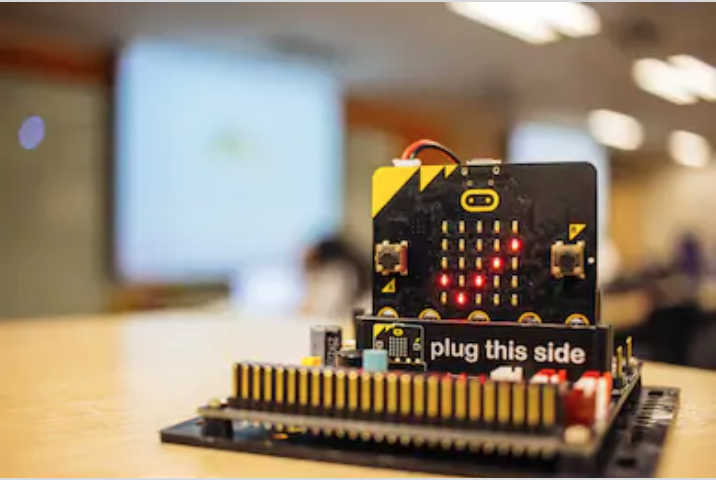 LatinaGirlsCode's tweet image. Learning to code with Micro:bit is a fun experience. Register here for our next event events.eventzilla.net/e/lets-code-wi…. #stem #latina #awesome #coding #technology