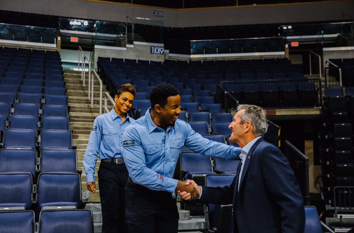 BrianPallister's tweet photo. 🎬Thrilled to meet the stars of @SuddenDeath being filmed in Winnipeg! The industry is booming here in Manitoba &amp; that’s why a      re-elected @PC_Manitoba will increase investments in the MB Film &amp; Video Production Tax Credit by $25 million! #mbpoli https://t.co/gwBnkfbAtf