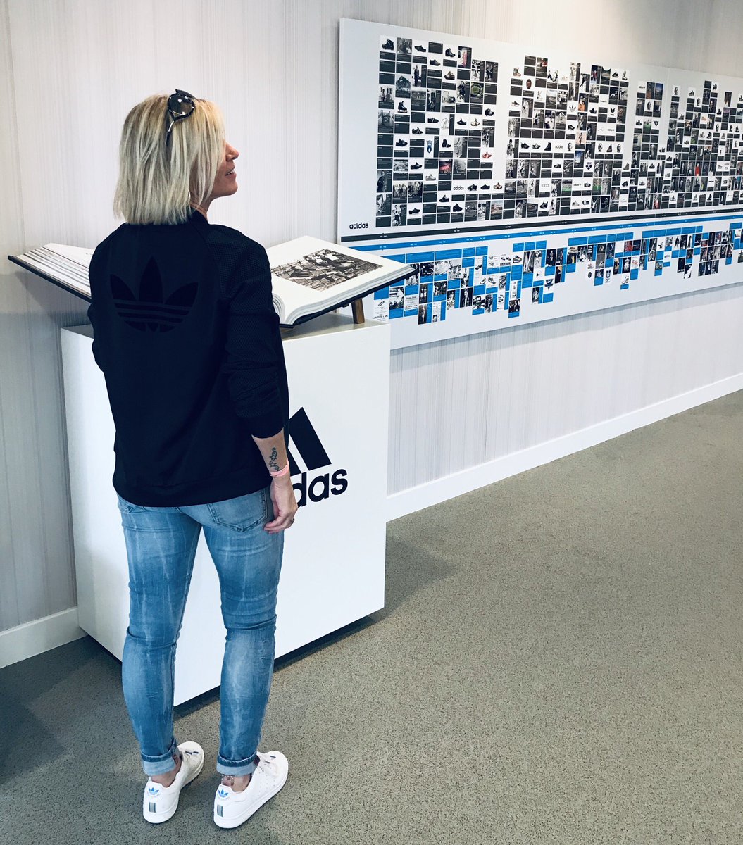 Storytelling ✌️✌️#1vector #2brands #3stripes