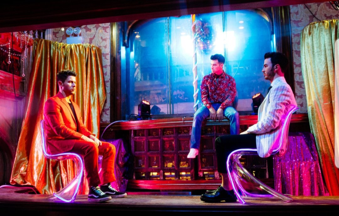 brittany039's tweet photo. @jonasbrothers @tumblr This looks like the interrogation that must have happened before the Jonas Brothers reunited? π @nickjonas @joejonas @kevinjonas #OnlyHumanVideo https://t.co/THOBzYN3Ux