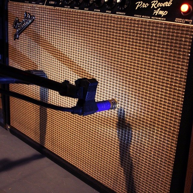 Blackvoltaudio's tweet image. Con #Blue12 de @12GaugeMics puedes capturar de cerca el gabinete de una guitarra eléctrica, esté pequeño micrófono de condensador soporta altos niveles de SPL y tiene un patrón polar cardioide.

#12GaugeMics #ExplosiveSound #BlackvoltAudio #ProAudioDealer #recording #AudioTools