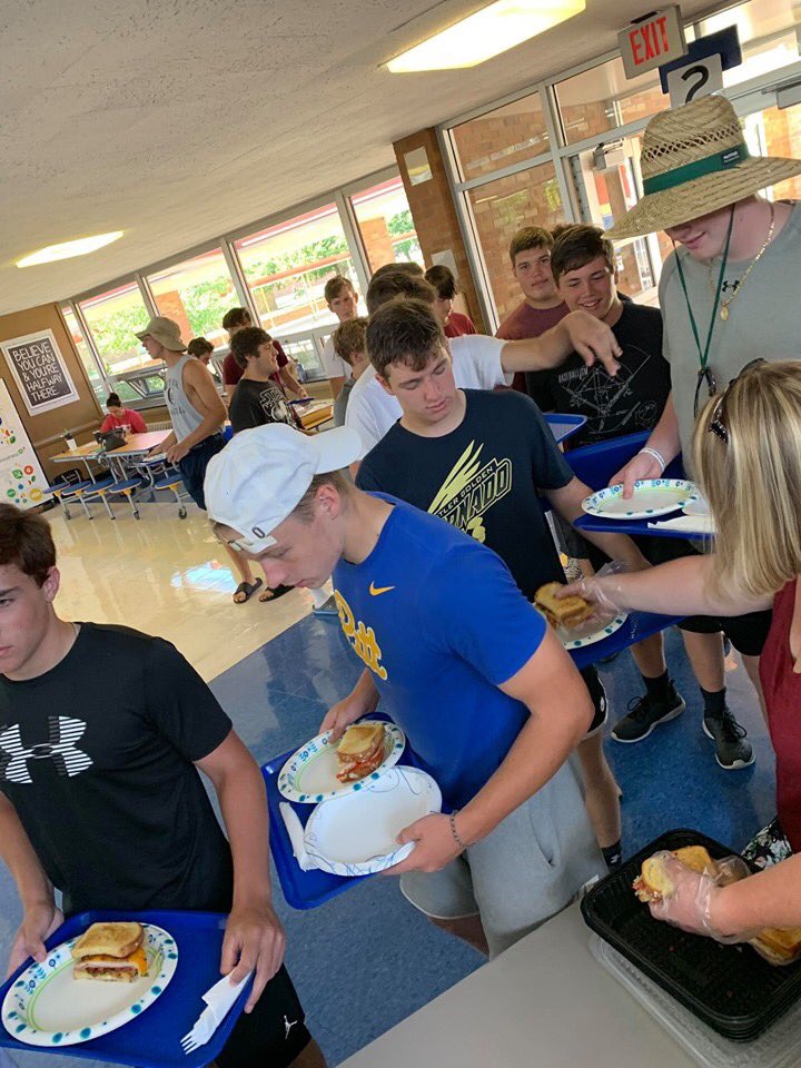 GTFBoosters's tweet photo. Yesterday marked the end of Two A Days. We are so THANKFUL for all our volunteers and sponsors - so much work goes into feeding these boys - we couldn’t do it without YOU! Shout Out to Applebee's Grill + Bar for Monday’s lunch #GTthanksyou https://t.co/6o3ckhUZ6n
