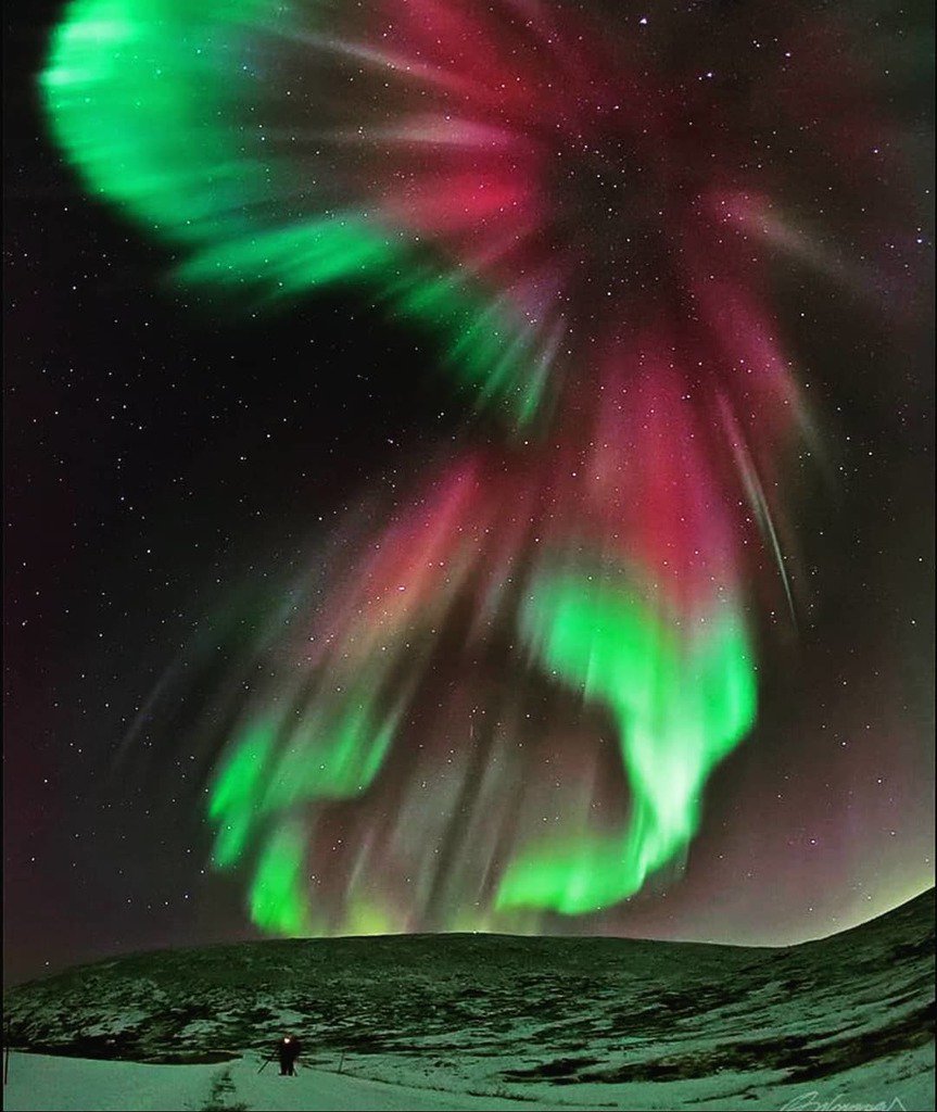KpHaciserif's tweet photo. Auroral Beauty via /r/spaceporn https://t.co/Q3bAXAVi95 https://t.co/jKEfcM2tQi