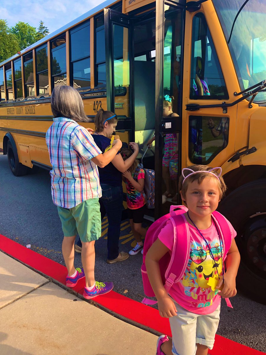 HESEaglesWV's tweet photo. We had an amazing day! #bcsfirstday #back2schoolWV @MelissaHollen @HedgesvillePTO https://t.co/gnintAKmQJ