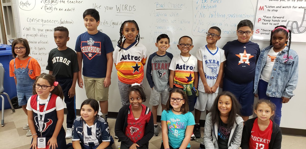 3rd graders @JSES_Stallions celebrate being part of the team!#WelcomeWeek #DressUpDays