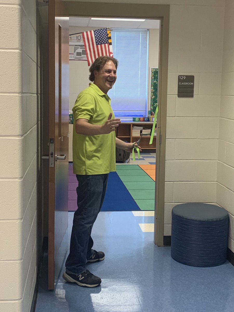 DDubritton's tweet photo. Welcoming the two newest members to #TeamSecondGradeLMES with a ribbon cutting ceremony @LyonsMill! Say hello to @MsPortmanLMES and Mr. Lipton! π @msmitrovichLMES @MfriedmanLMES @lmolofsky https://t.co/kcyPuDguiA