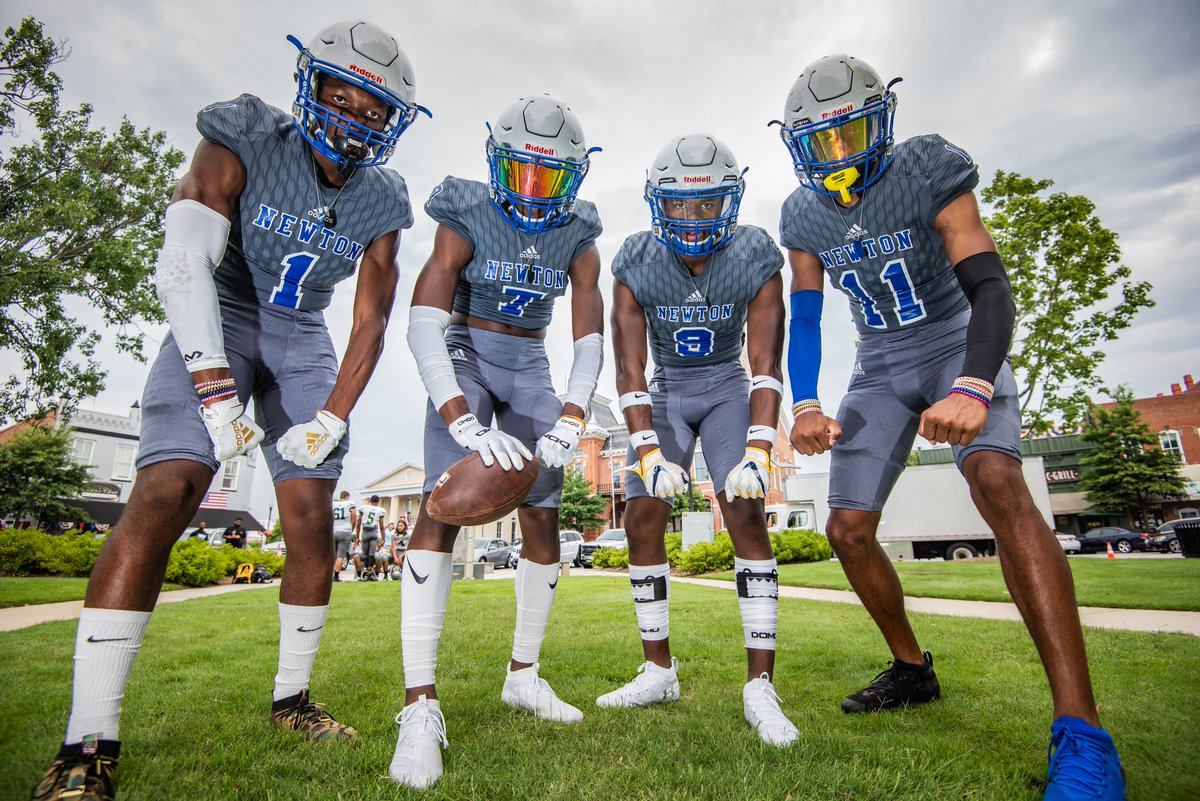 CovNewsSports's tweet photo. ICYMI: Check out the #NewTEN Top 10 (+1)intro video & individual player reveals ALL at once! Then read about the county's best! @AlcovyFootball @AthleticsNewton @EastsideFB @Coach_THoff @CoachCamJr @CoachPapaDukes @RecruitGeorgia @samcrenshaw23
VIDEO: https://t.co/jhyjsPqSUT https://t.co/aNawPbYs45