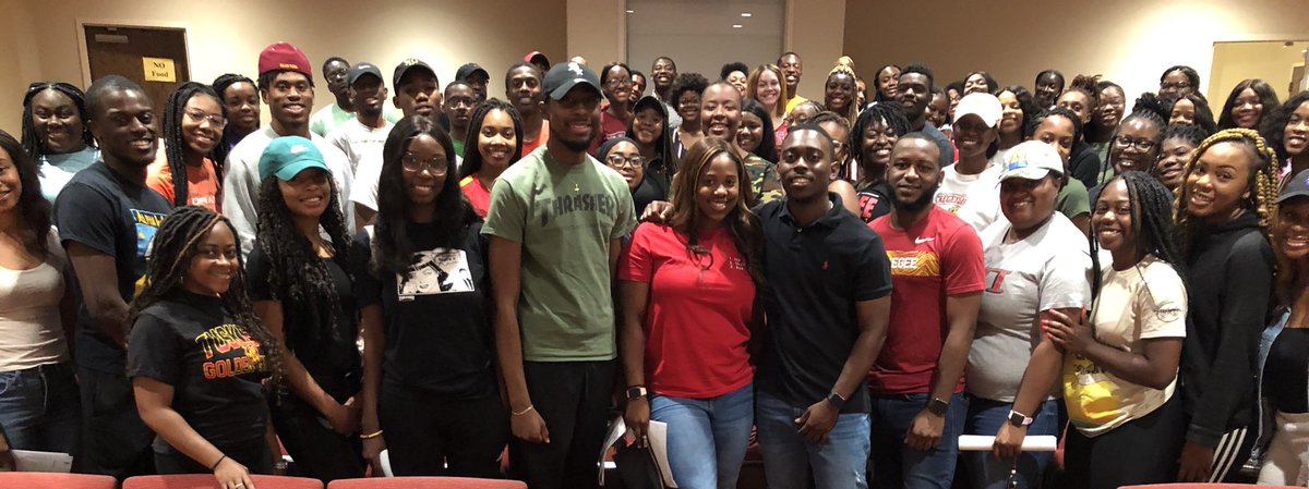 sheedyali's tweet photo. @TuskegeeUniv student leaders are LIT! Thx for an awesome day w #HInextlevel + #Hibootcamp Time to make moves....#Tuskegee #hbcu https://t.co/eFWzf7dD9K