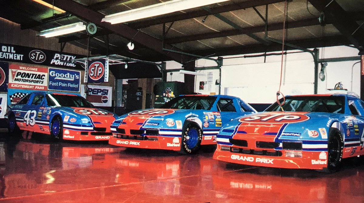 LilRedDave's tweet photo. Where championships were built 👀🏁 #MadeInLevelCross https://t.co/IDjRBkzISr